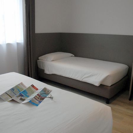 Hotel Sonia Триест Екстериор снимка