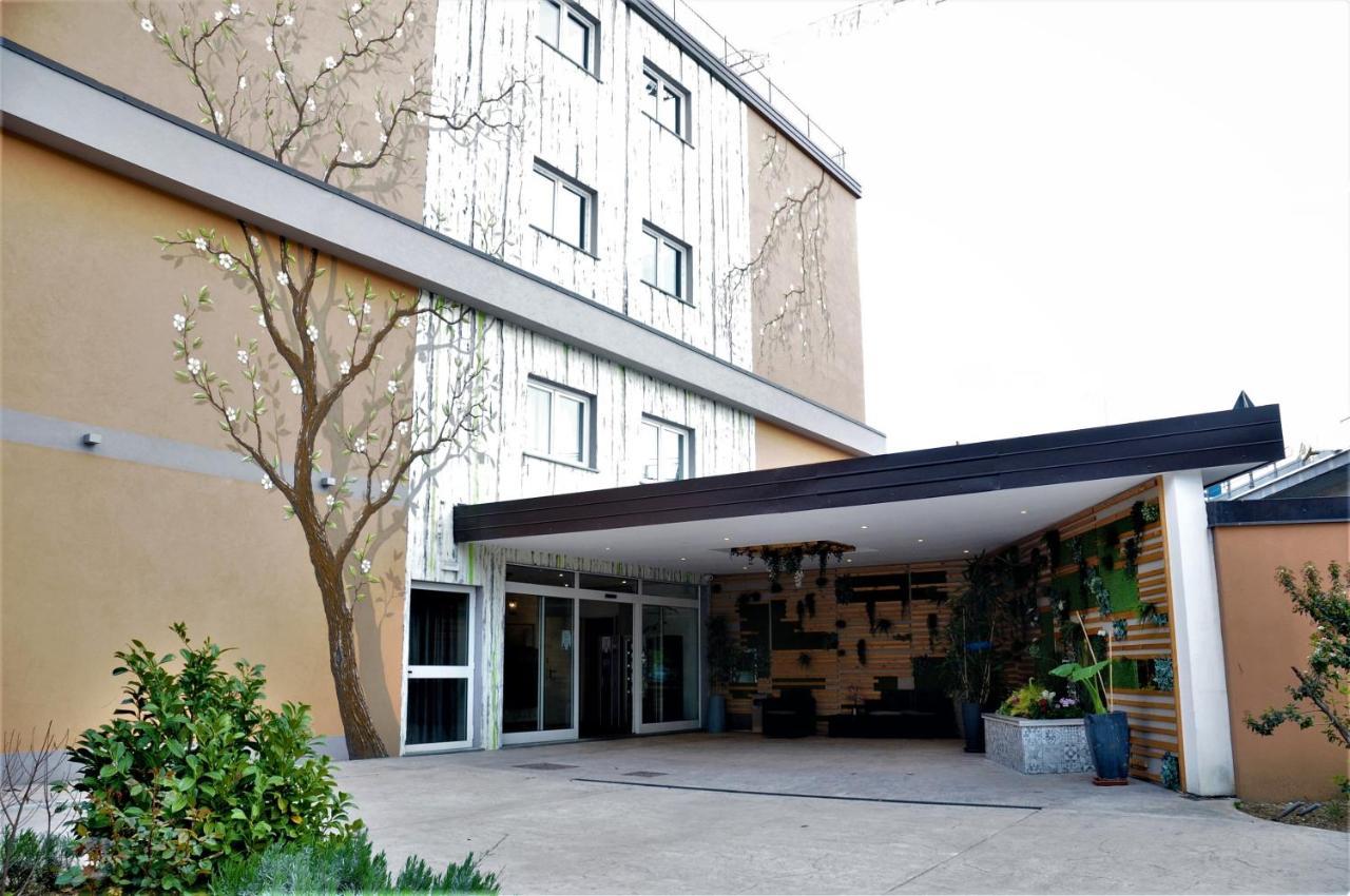 Hotel Sonia Триест Екстериор снимка