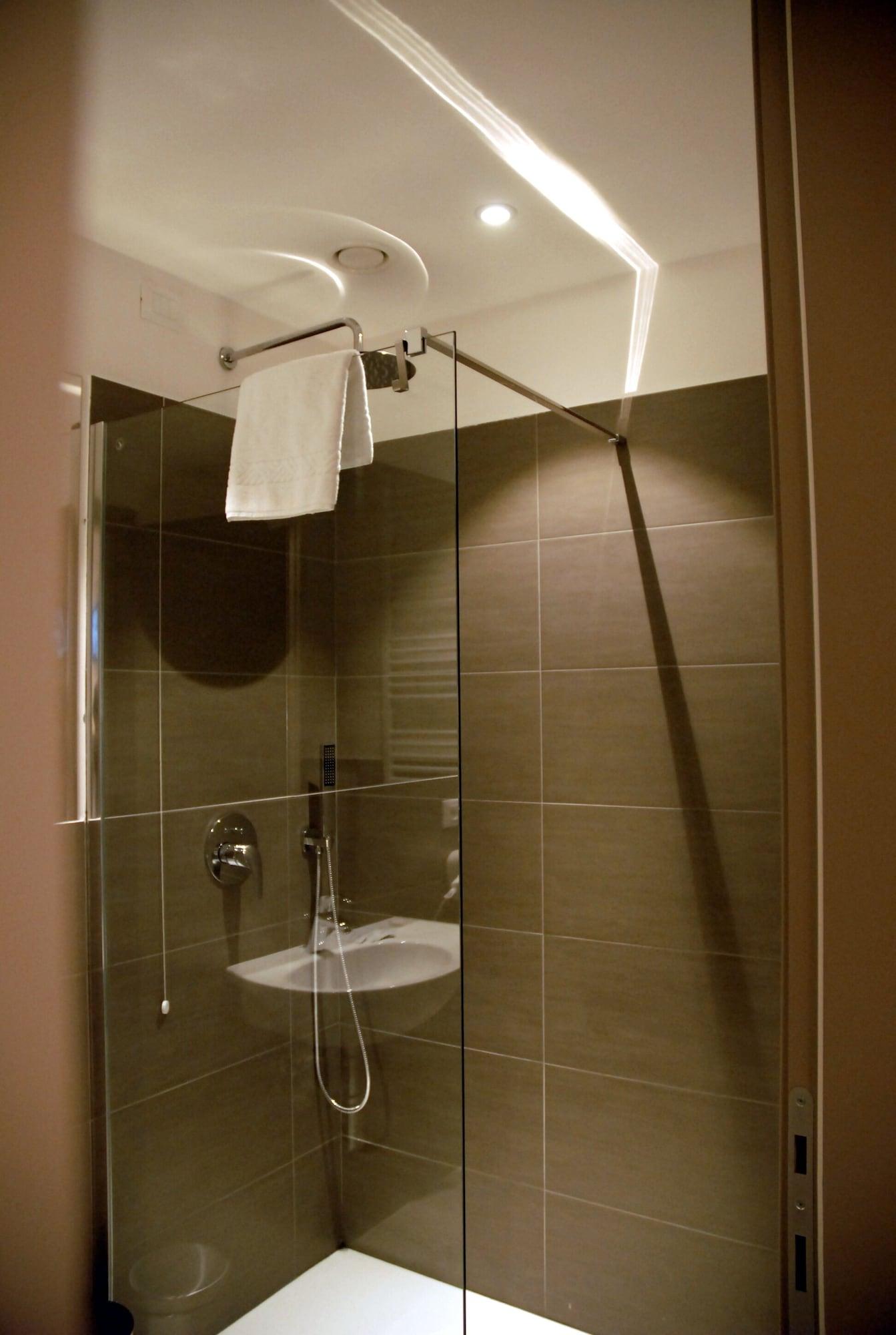 Hotel Sonia Триест Екстериор снимка