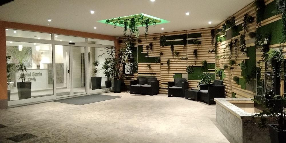 Hotel Sonia Триест Екстериор снимка