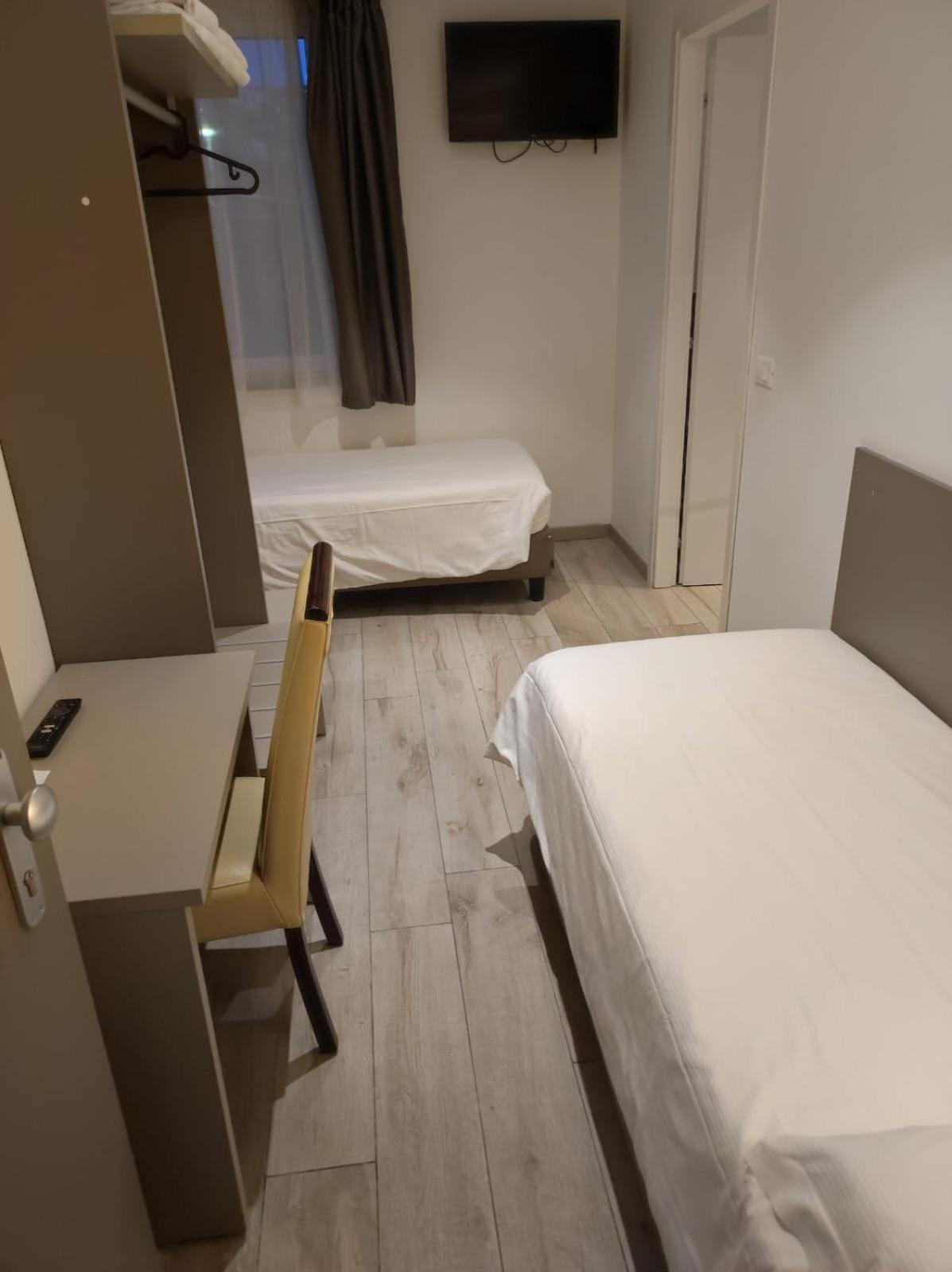 Hotel Sonia Триест Екстериор снимка