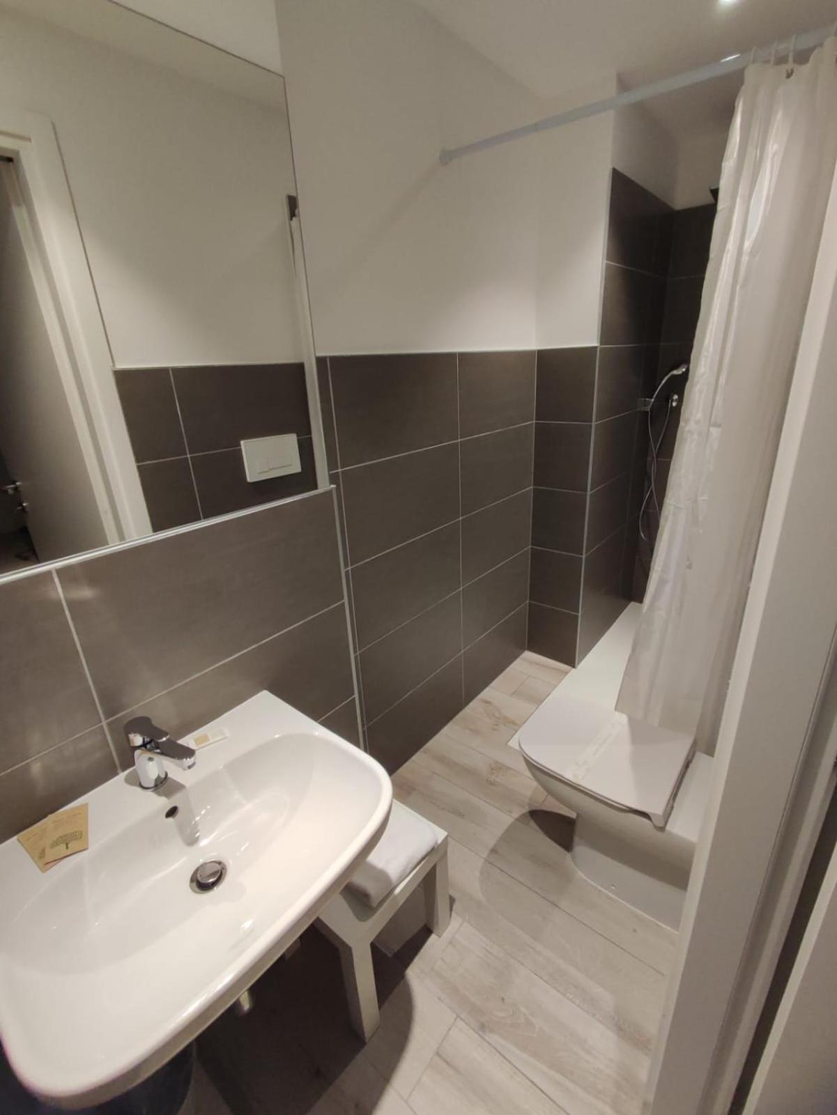 Hotel Sonia Триест Екстериор снимка