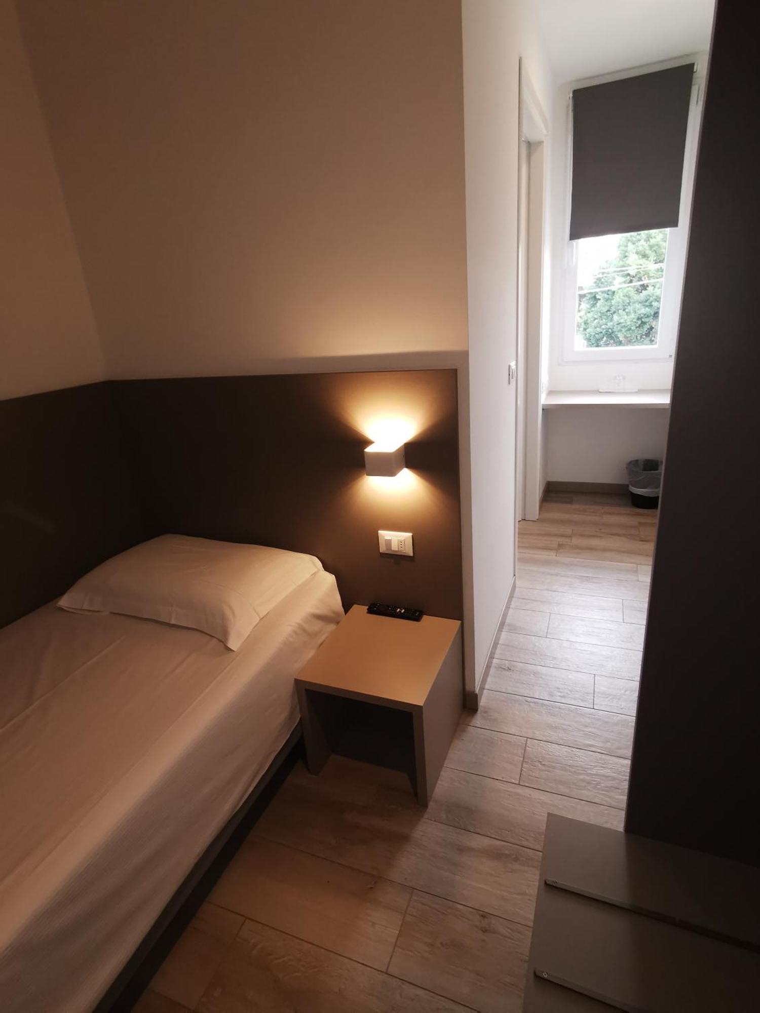 Hotel Sonia Триест Екстериор снимка