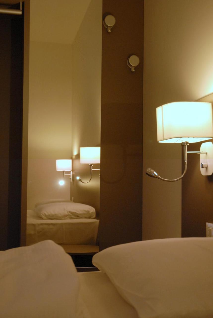 Hotel Sonia Триест Екстериор снимка