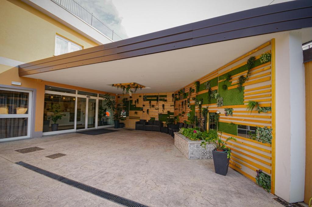 Hotel Sonia Триест Екстериор снимка
