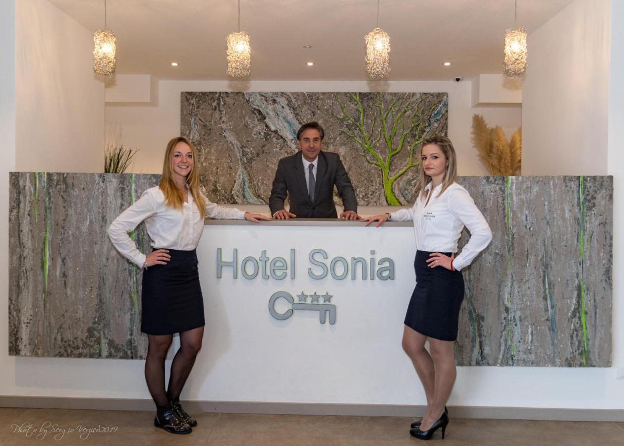 Hotel Sonia Триест Екстериор снимка