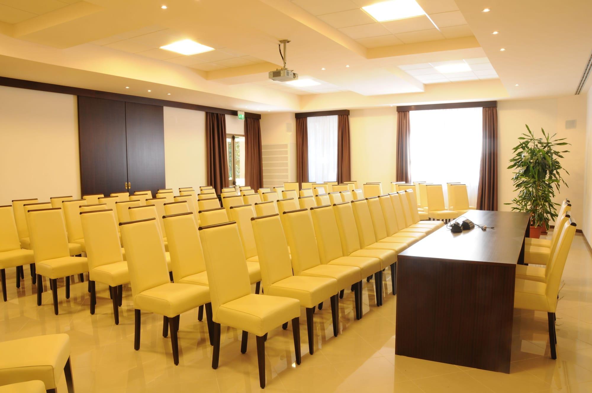 Hotel Sonia Триест Екстериор снимка