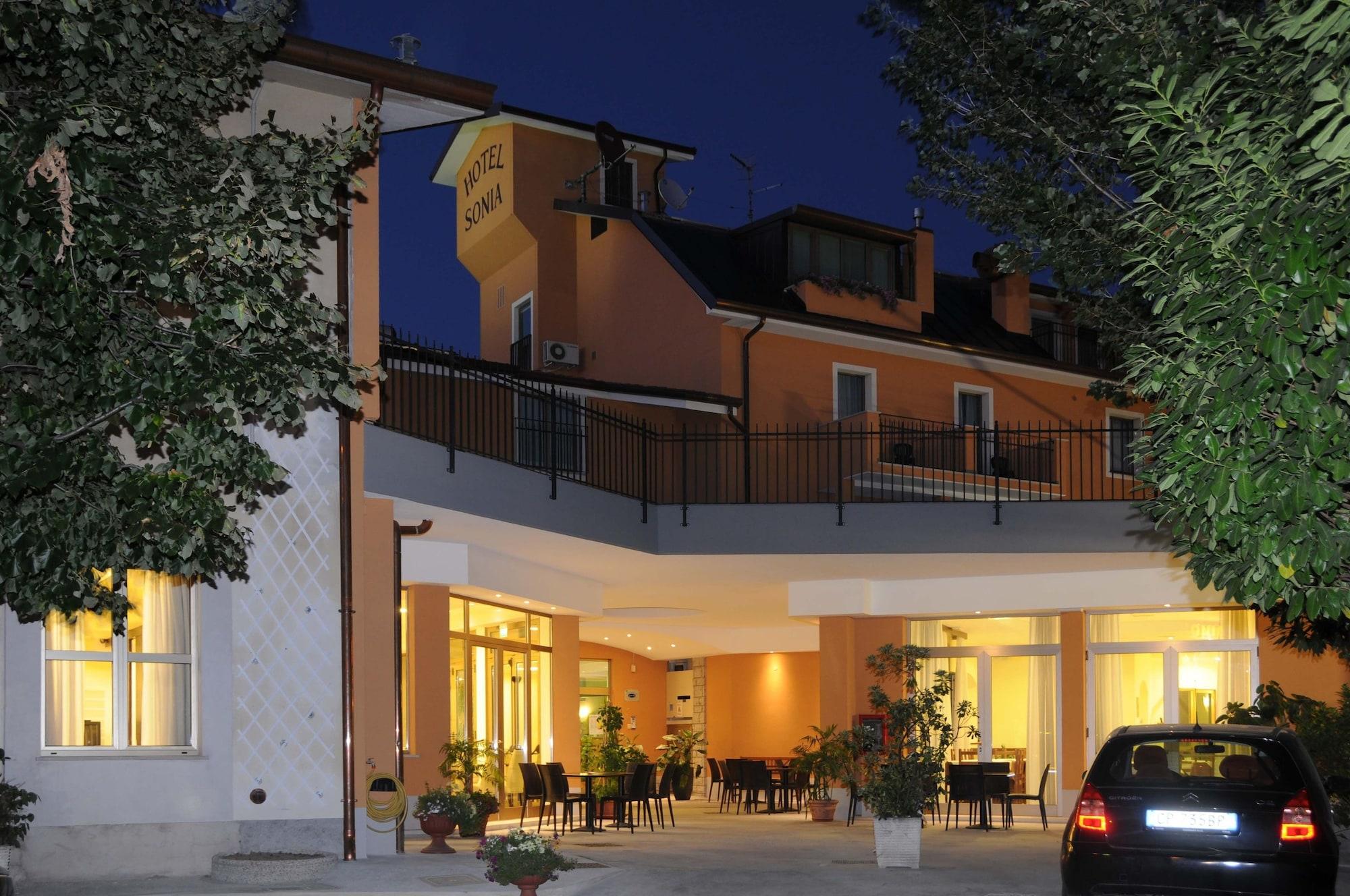 Hotel Sonia Триест Екстериор снимка