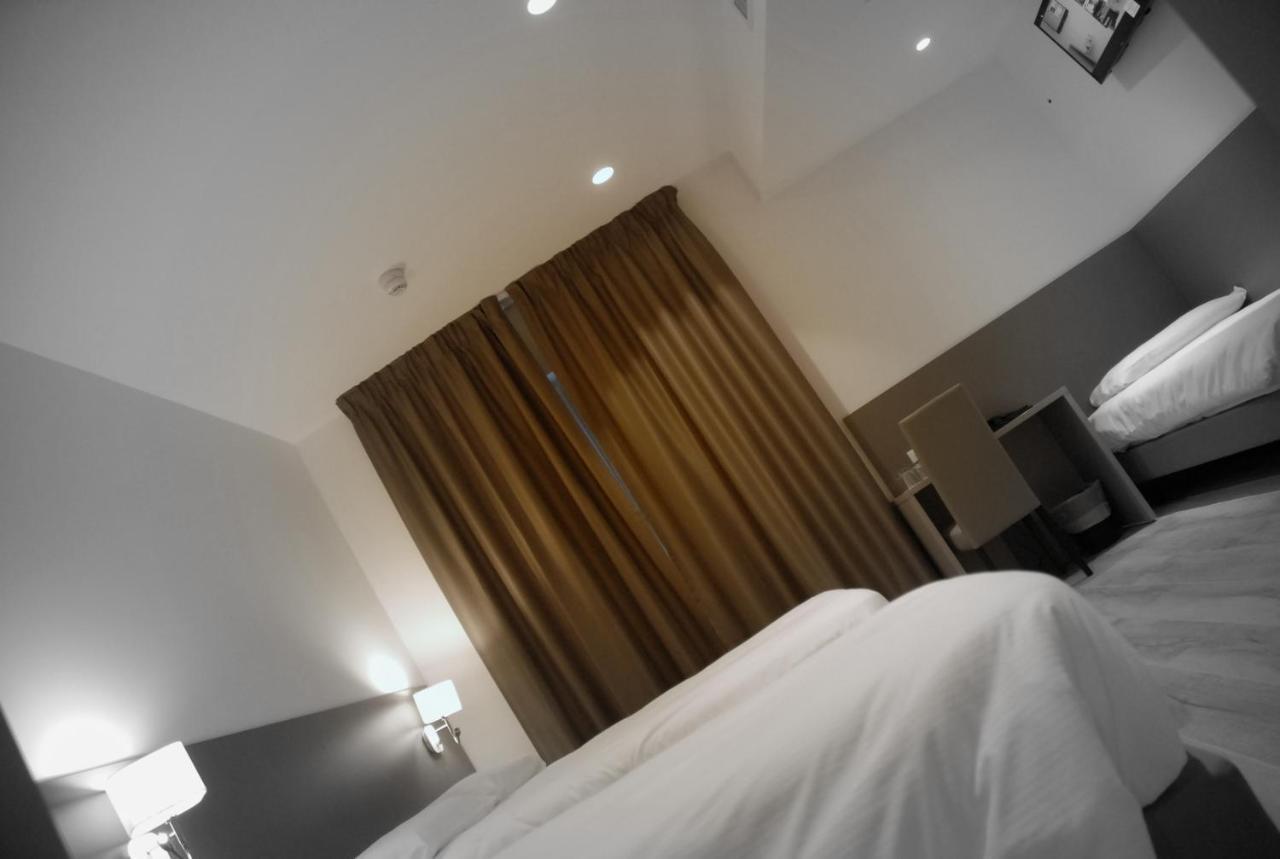 Hotel Sonia Триест Екстериор снимка